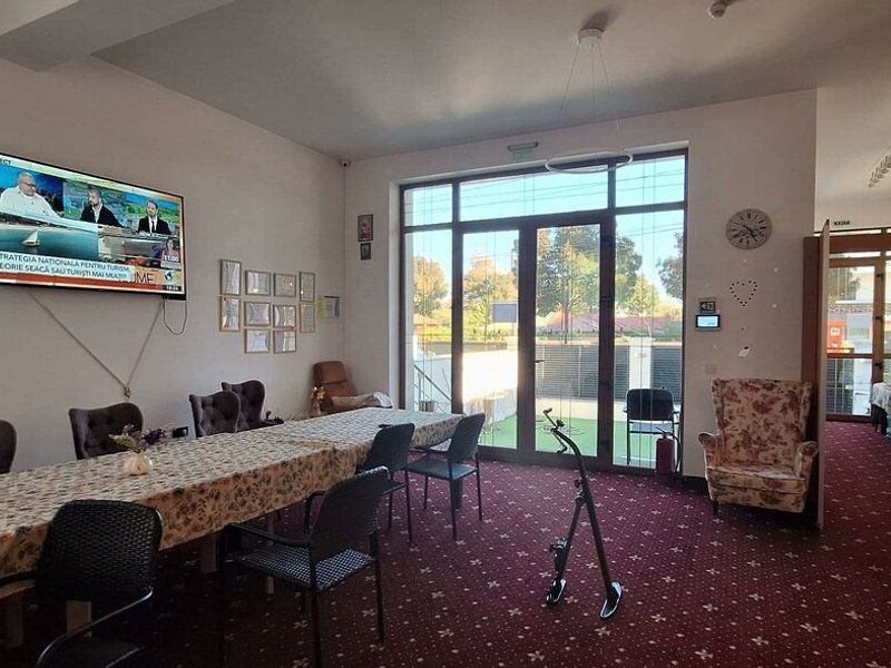 Casă / Vilă cu 8 camere de vânzare - Poză 11