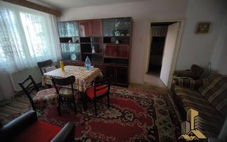 Apartament cu trei camere de vânzare in zona Micro 4 - Poză 1
