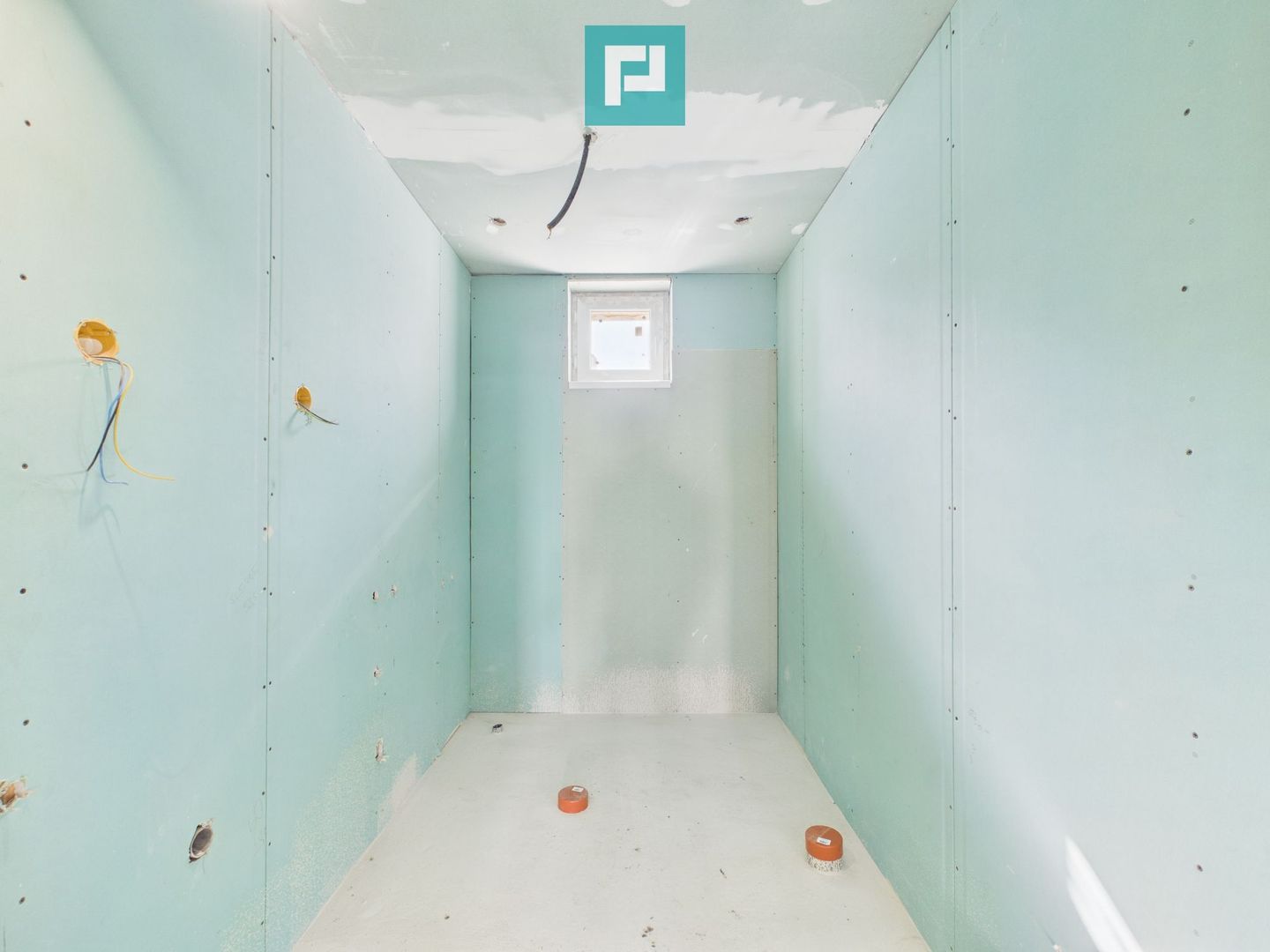 Casă renovată 4 camere si 1452 mp teren în Bătania - Poză 10