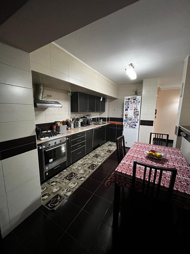 Vand apartament 4 camere - Poză 2