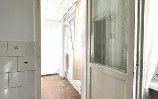 🏡 Apartament 2 camere, etaj 3, stradal – zonă excelentă Micro 40 - Poză 10