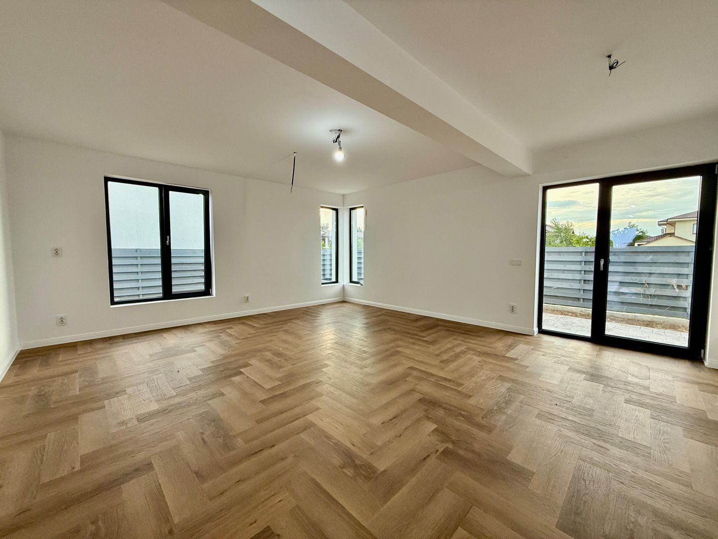 Eleganță, confort și liniște – Casă nouă în Balotești - Poză 1