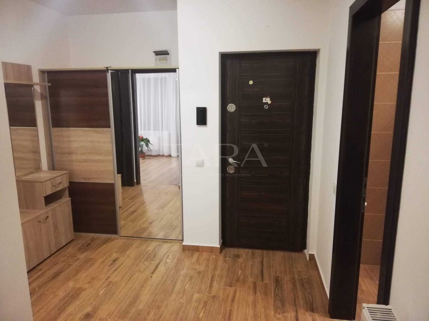 Apartament cu 2 camere și terasă în Europa - Poză 3