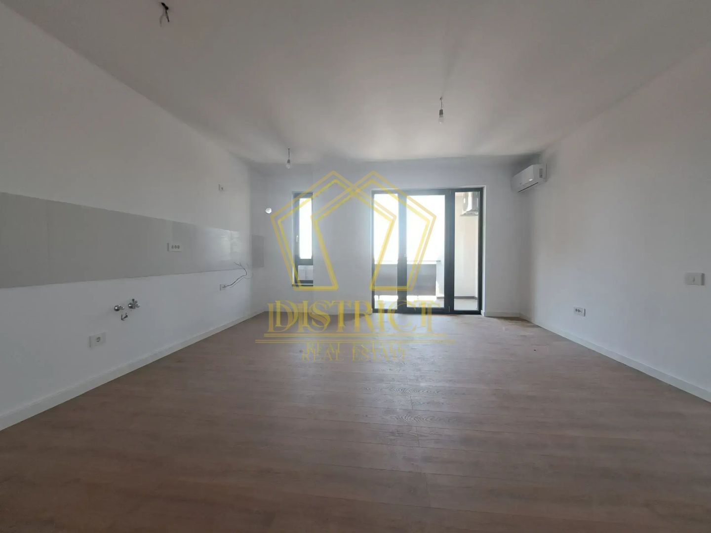 COM 0% Apartamente cu 3 camere finisate | Terasa 9.4 mp | Torontalului - Poză 2