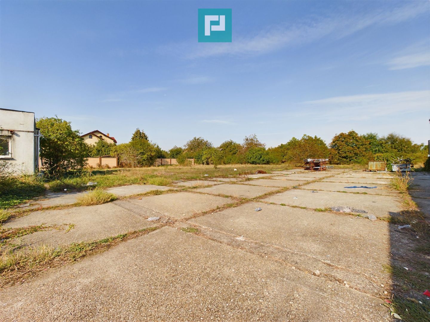 Spațiu industrial cu platformă betonată și teren - Poză 11