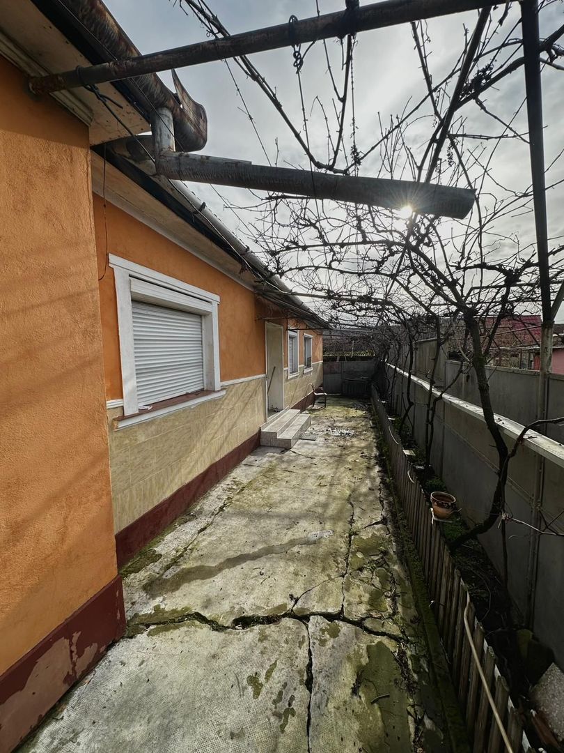 Casa cu teren de 331 mp Velenta - Poză 1