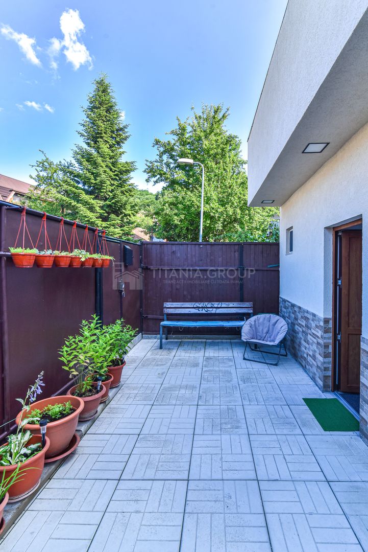 Casa zona centrala, curte individuala - Poză 1