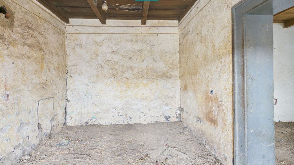 Casă modestă cu 3 camere de renovat în Mișca - Poză 6