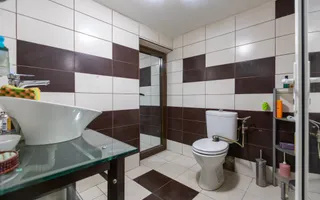 Clădire și teren pentru investiție, central Roman - Poză 36