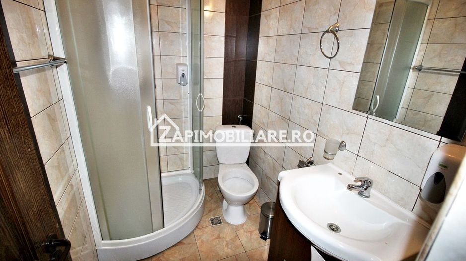 Pensiune P-E-M 9 camere,9 bai,1 bucatarie,teren 900 mp - Poză 7