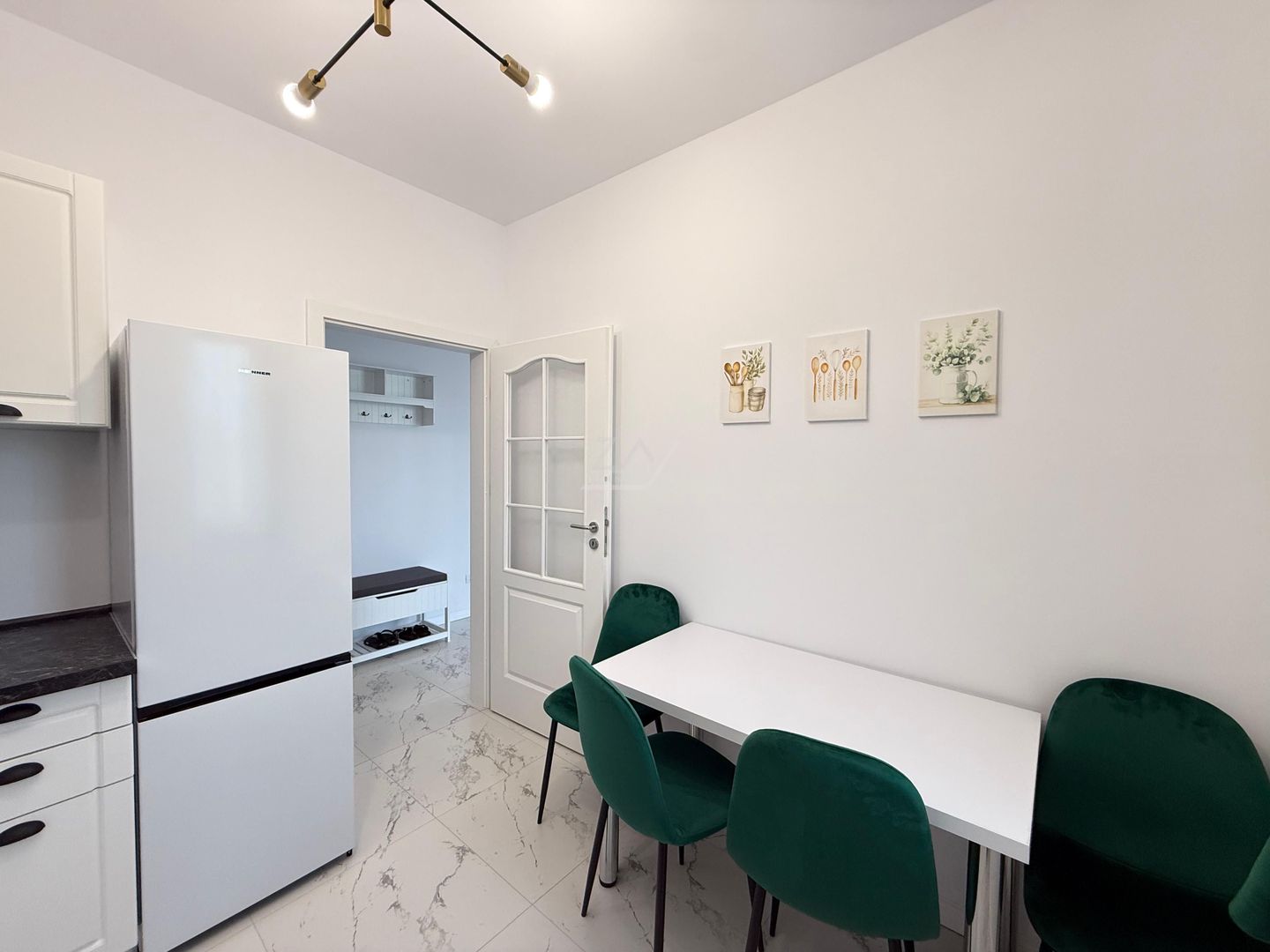 PRIMA INCHIRIERE.  Etaj 1. Bucatarie inchisa. Loc de parcare. - Poză 5