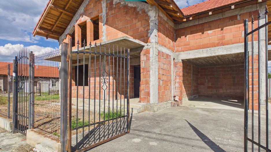 Casă Individuală P+M, în Bacova - Poză 1