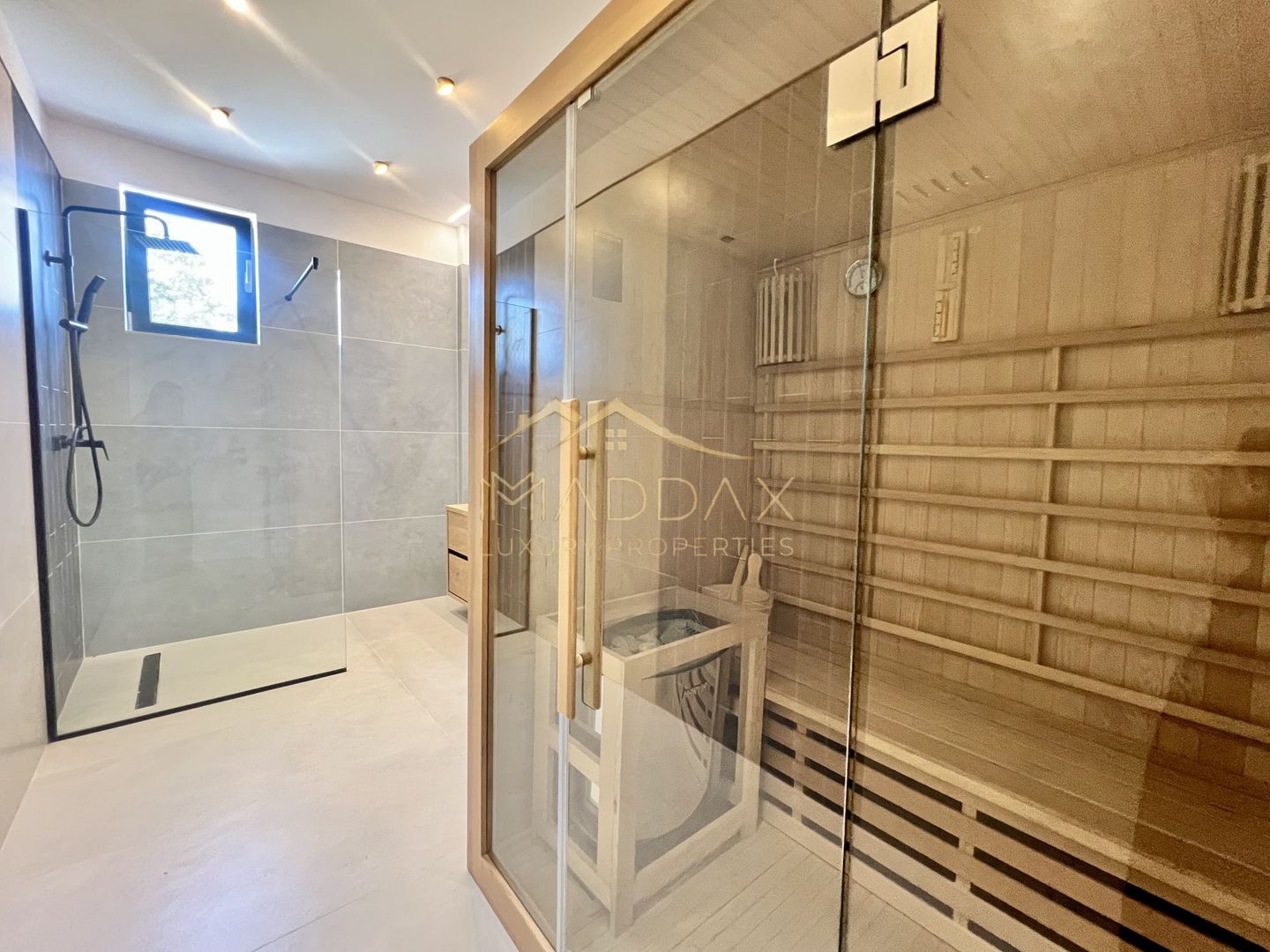 Vilă **6 camere  **451mp // Zona Iancu Nicolae - Poză 54