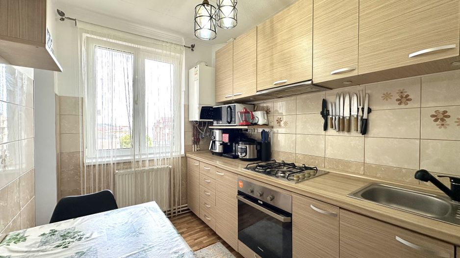 Vânzare apartament 3 camere mobilat,  parcare inclusă , Cartier Noua - Poză 13