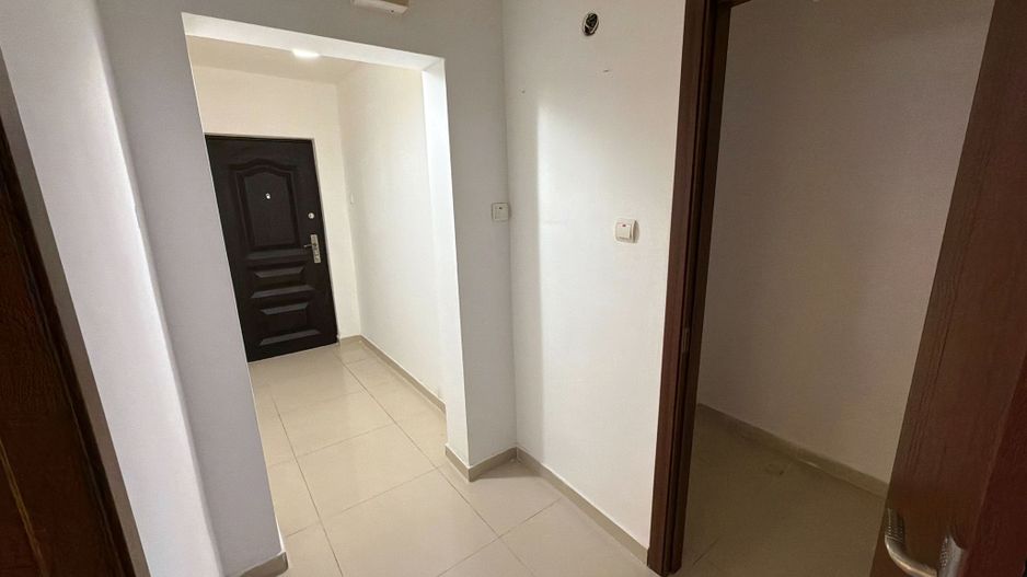 Apartament cu 3 camere decomandat 72 M² cu balcon și pivniță - Poză 4