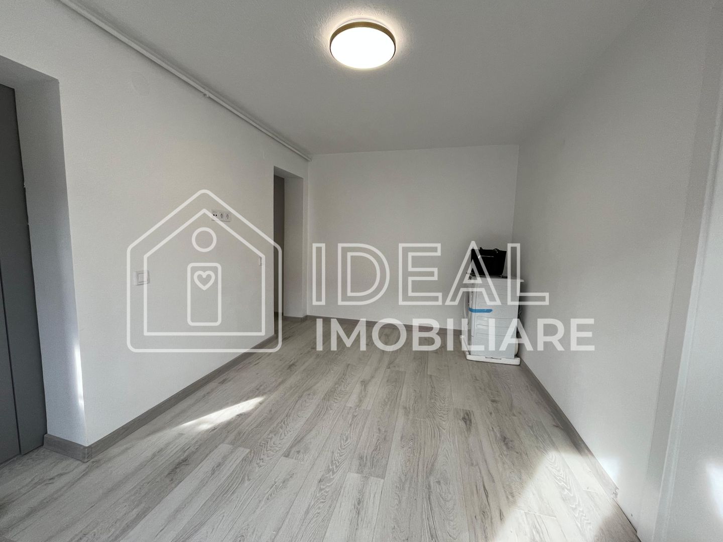 Apartament 2 camere - zona Țiglari - Poză 2