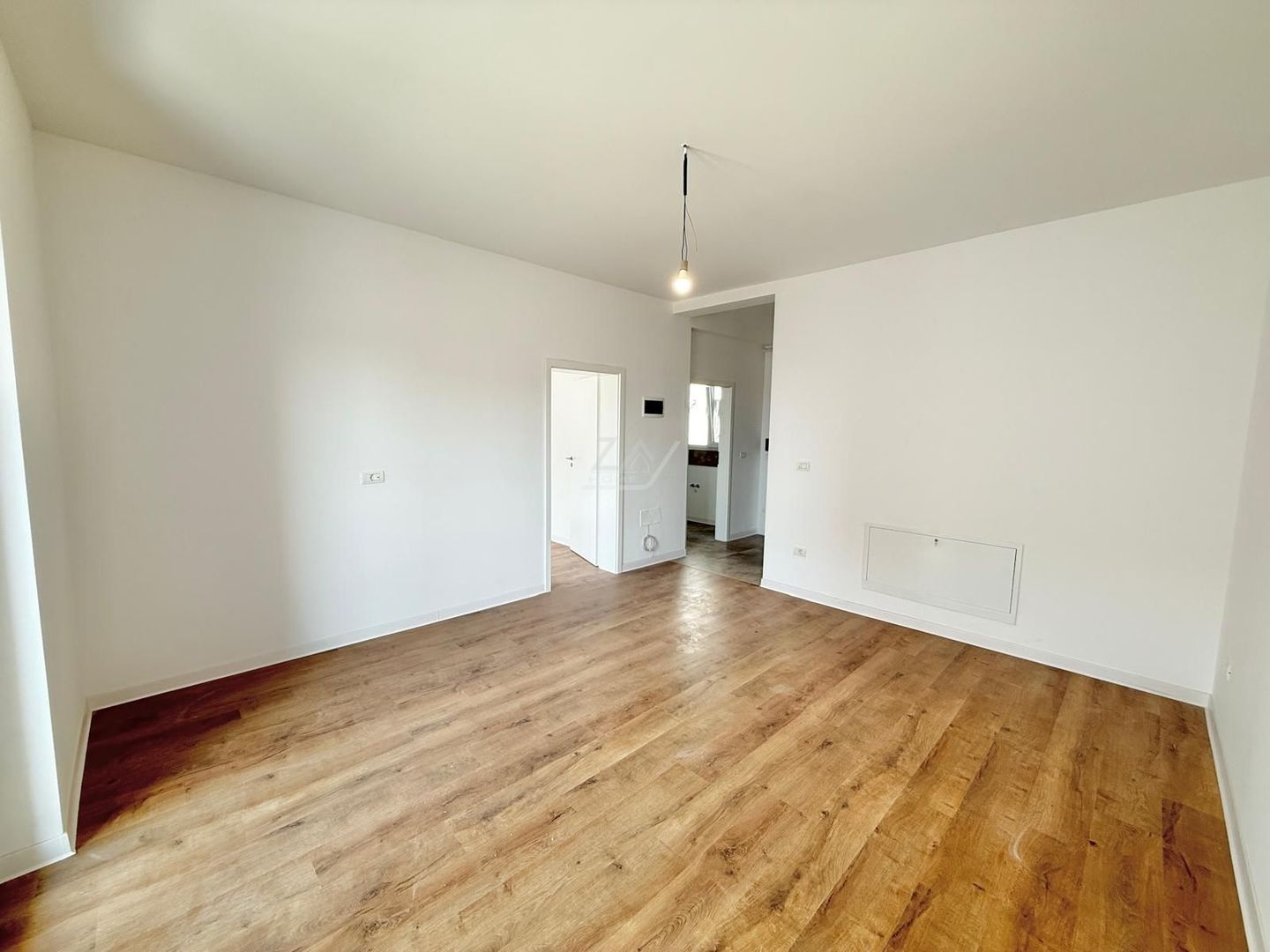 Bucatarie inchisa. Etaj 1. Loc de parcare. Asfalt. - Poză 3