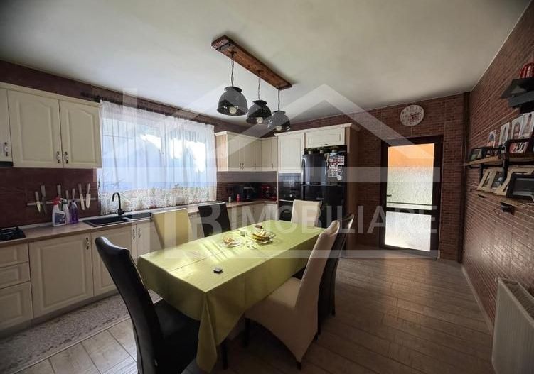 Casa cu 5 camere, 213mp, Zona Santana de Mures - Poză 10