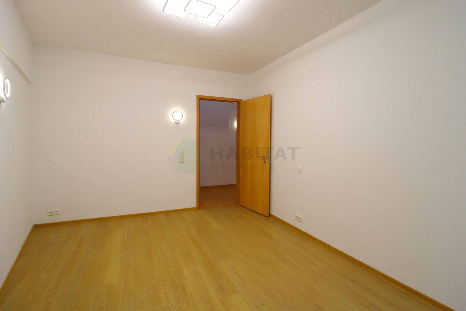 Proaspat igienizat, spatios, parcare subterană - Poză 12