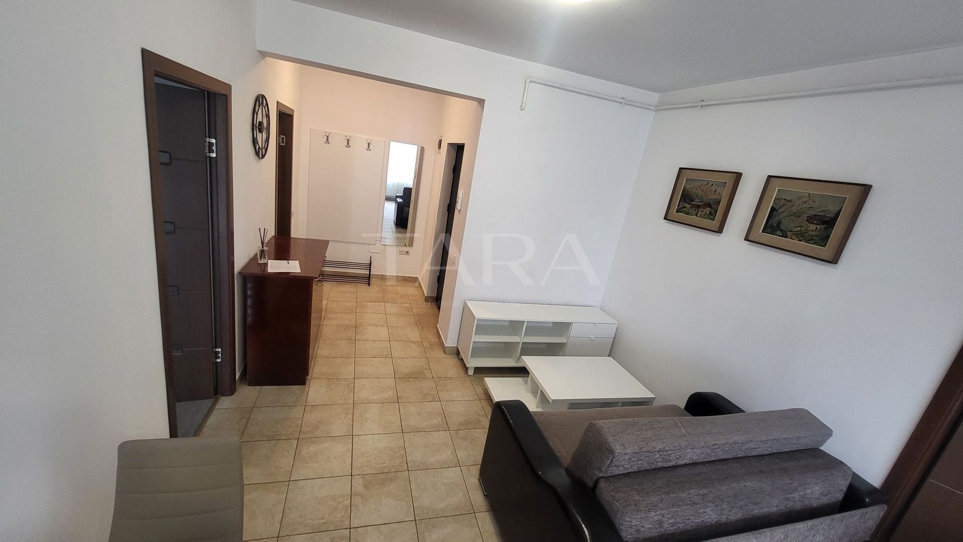 Apartament cu 2 camere decomandate, parcare și balcon. - Poză 1