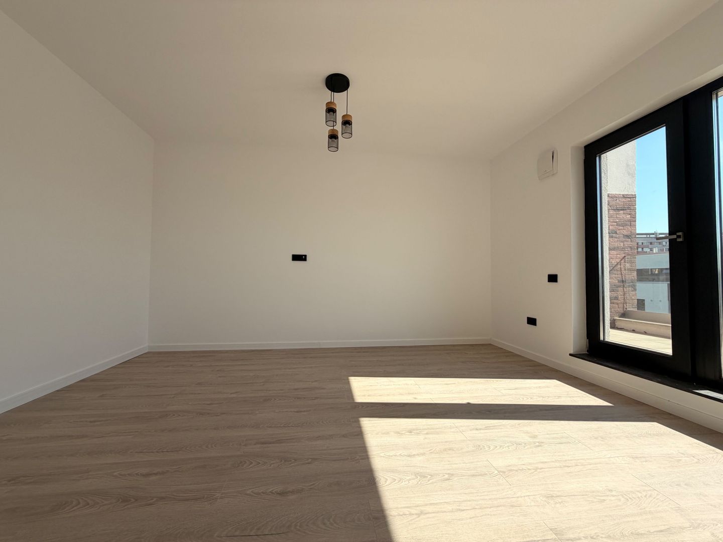 APARTAMENT 2 CAMERE | LOC DE PARCARE | TERASA 17MP - Poză 3