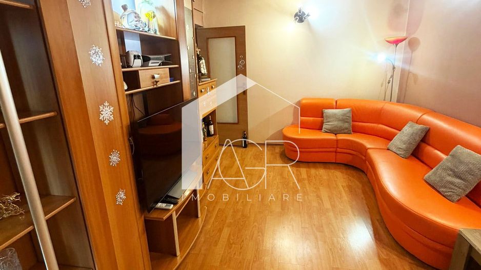 Apartament cu 3 camere, decomandat, zona 9 Mai - Poză 2