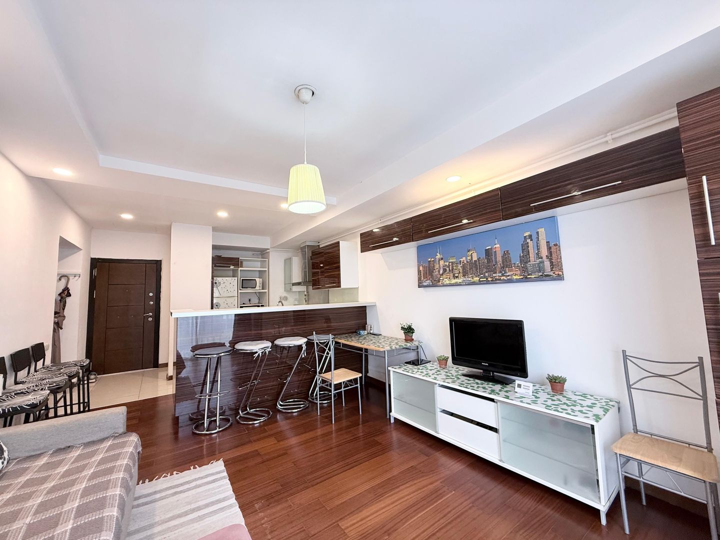 COSMOPOLIS - Apartament cu 2 camere, mobilat si utilat. - Poză 3