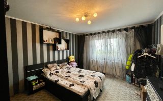 De vânzare casă cu suprafața de 250 mp plus 900 mp teren - Poză 6