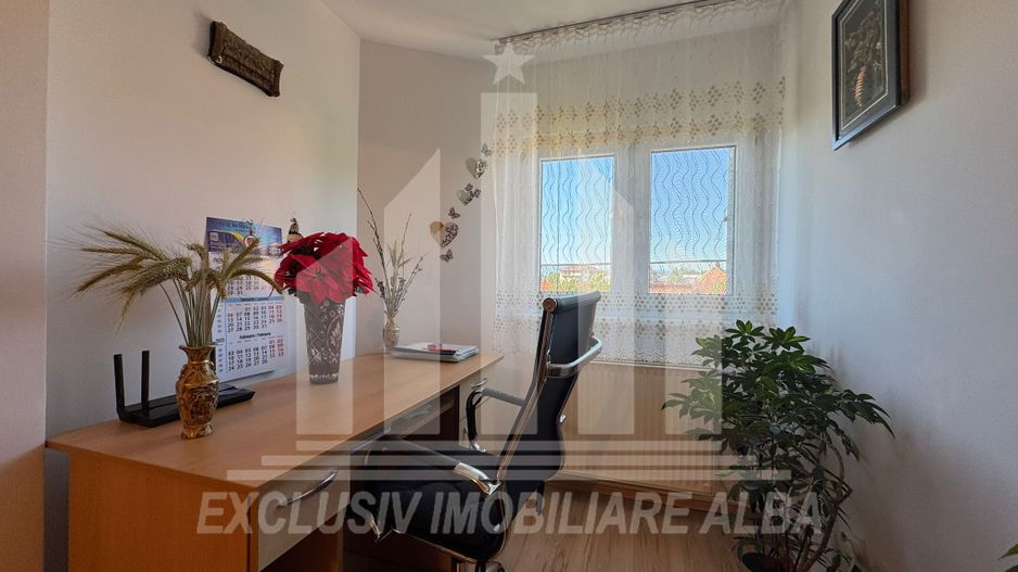 Apartament cu 3 camere decomandate, etaj 2, Centru - Poză 2