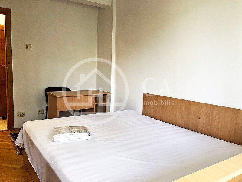 Apartament cu 3 camere de vanzare in zona Centrala, Oradea - Poză 2