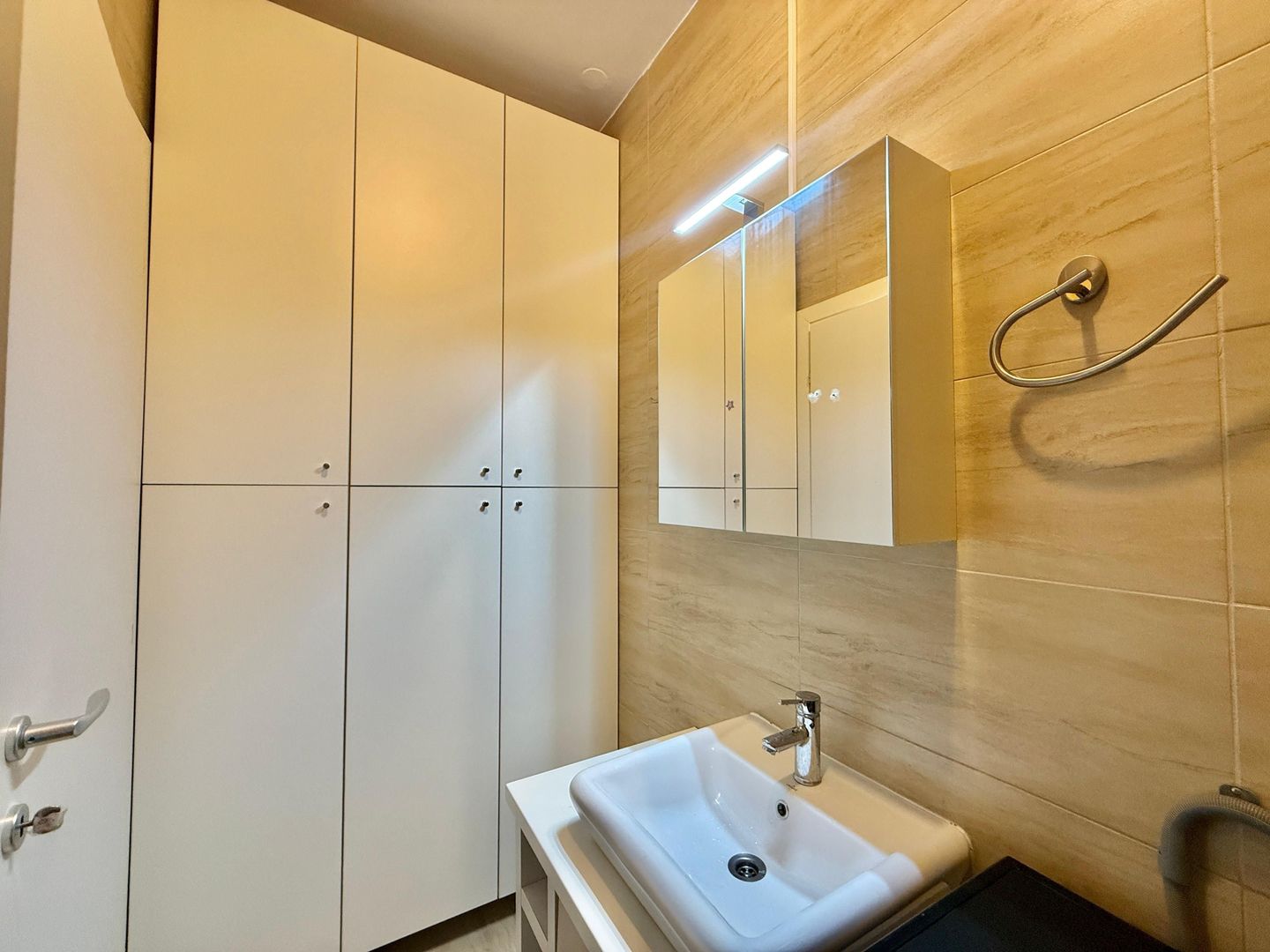 COSMOPOLIS - Apartament cu 3 camere, mobilat si utilat + 2 parcari - Poză 17