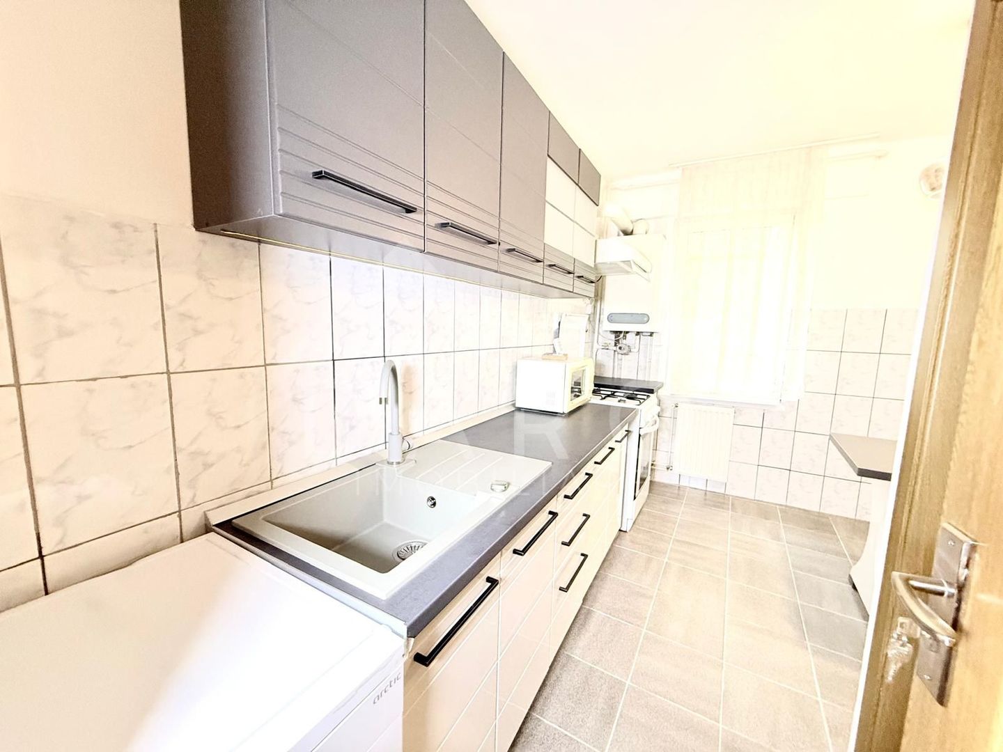 Inchiriez apartament cu 4 camere,cartier Tudor - Poză 1