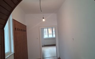 Casă / Vilă cu 5 camere de vânzare în Titulescu, Satu Mare - Poză 3