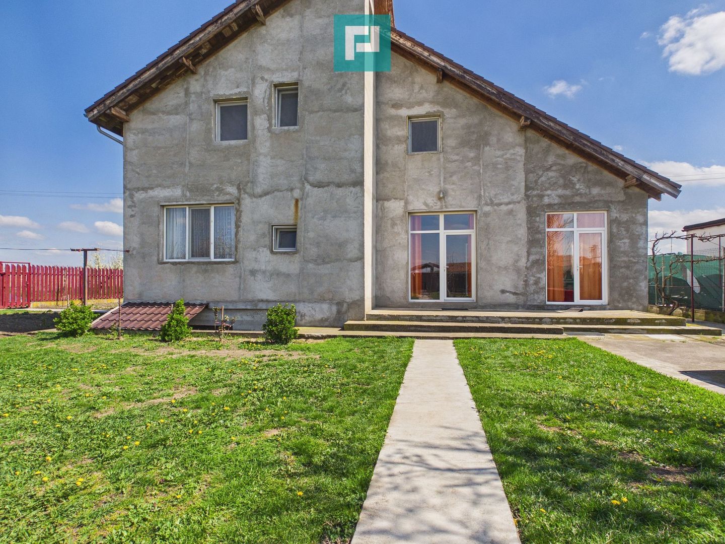 Casă cu 7 camere și teren generos în Șofronea - Poză 1