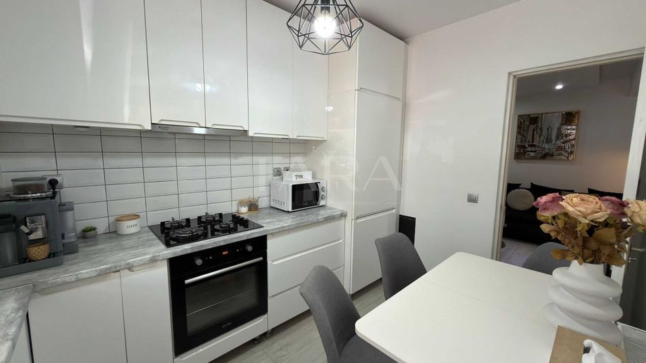 Apartament 3 camere de vanzare zona strazii Sub Cetate, Floresti. - Poză 1