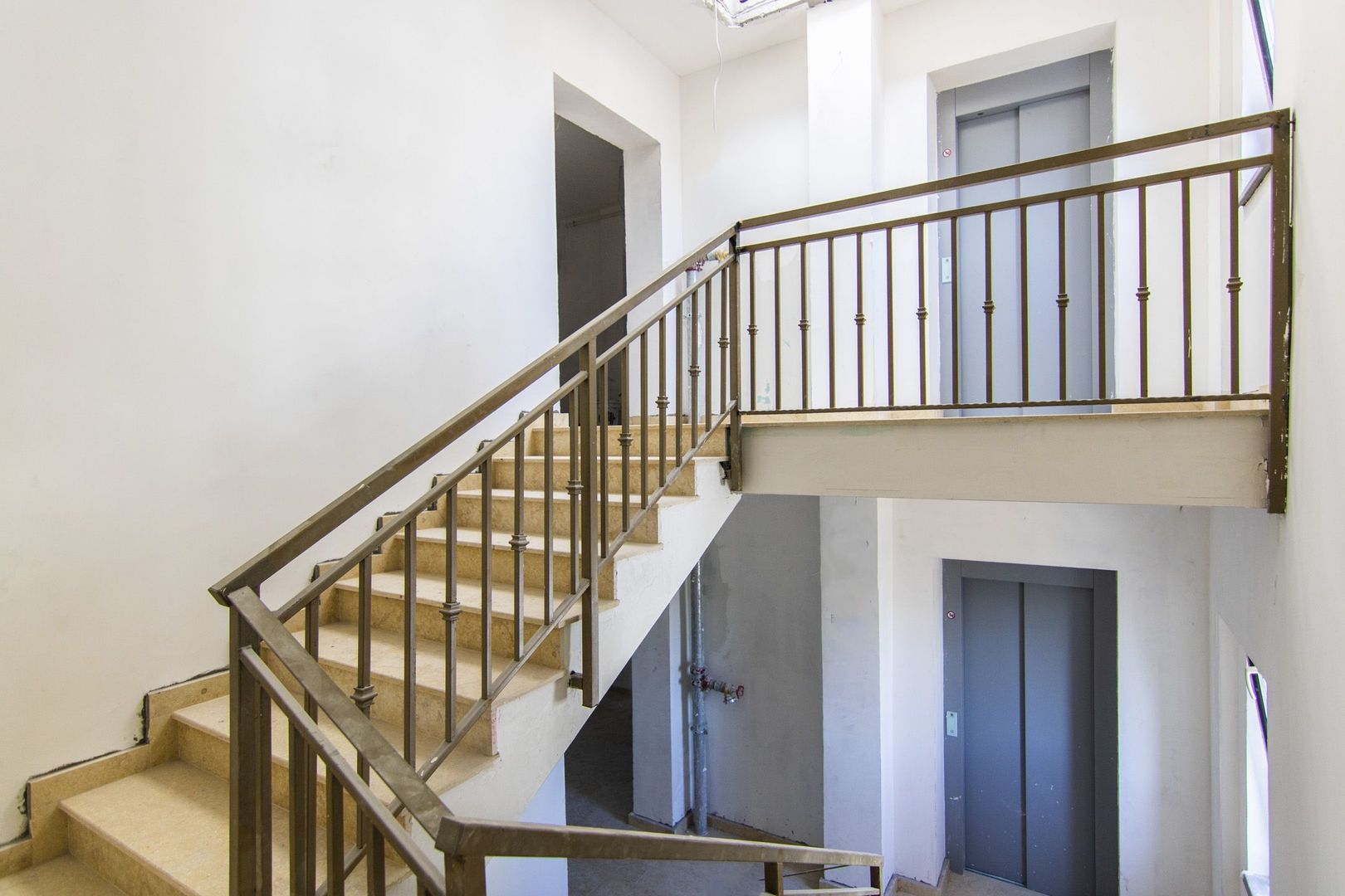 Apartament cu 2 Camere si 150 mp Curte Amenajata, la 5 minute de Metrou - Poză 14