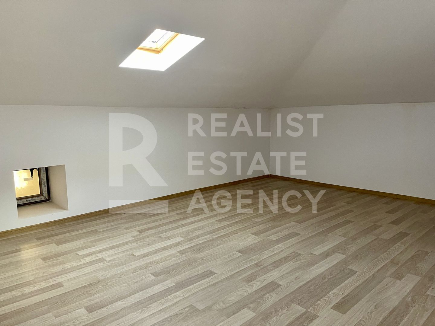 De vânzare – Clădire impresionantă, 11 camere, 9 dormitoare, Păcurari - Poză 21