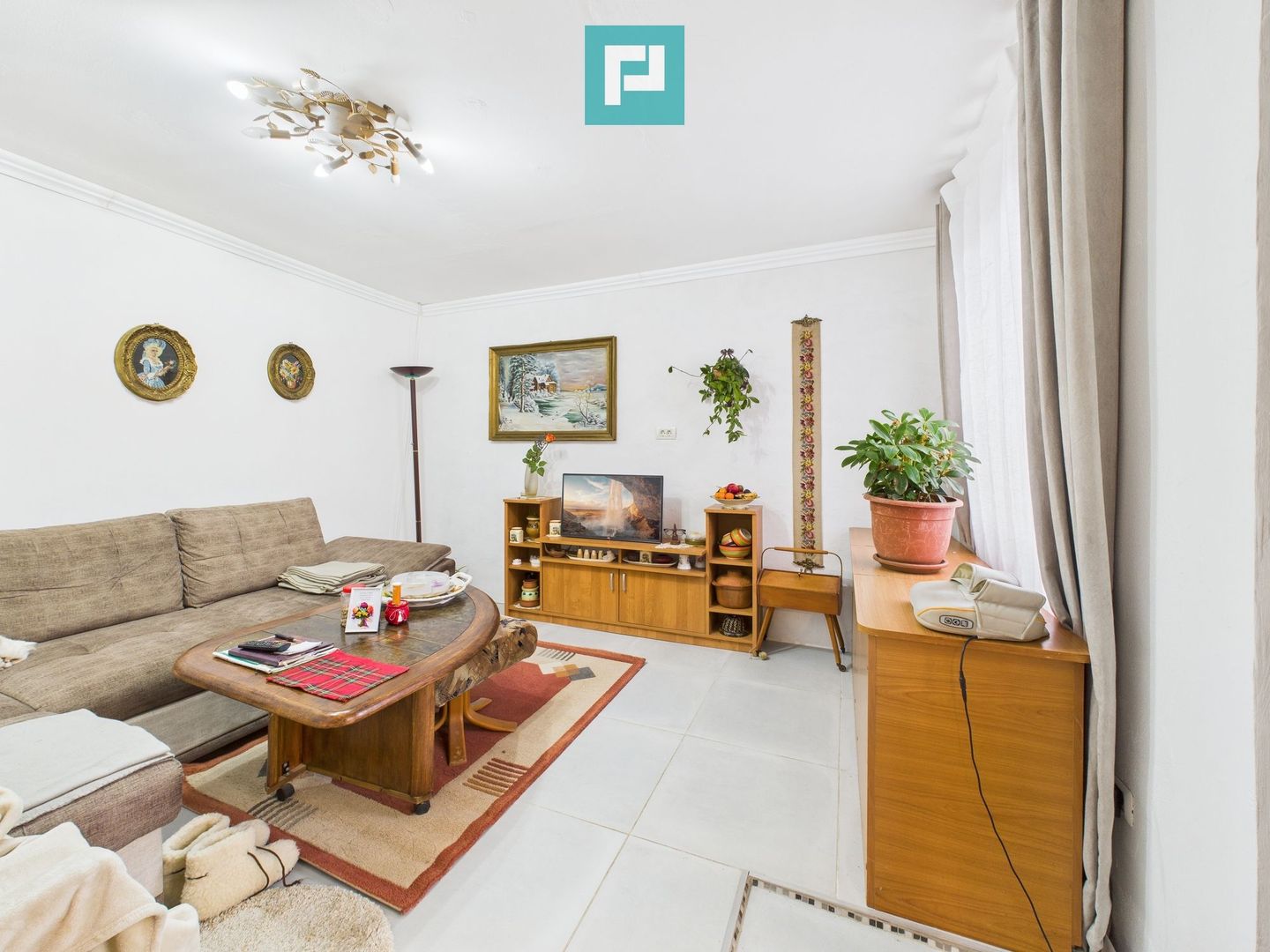 Casă renovată în localitatea Comănești, Arad - Poză 17