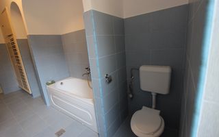 Apartament spatios 3 camere,zona medicina cu garaj si boxa - Poză 16