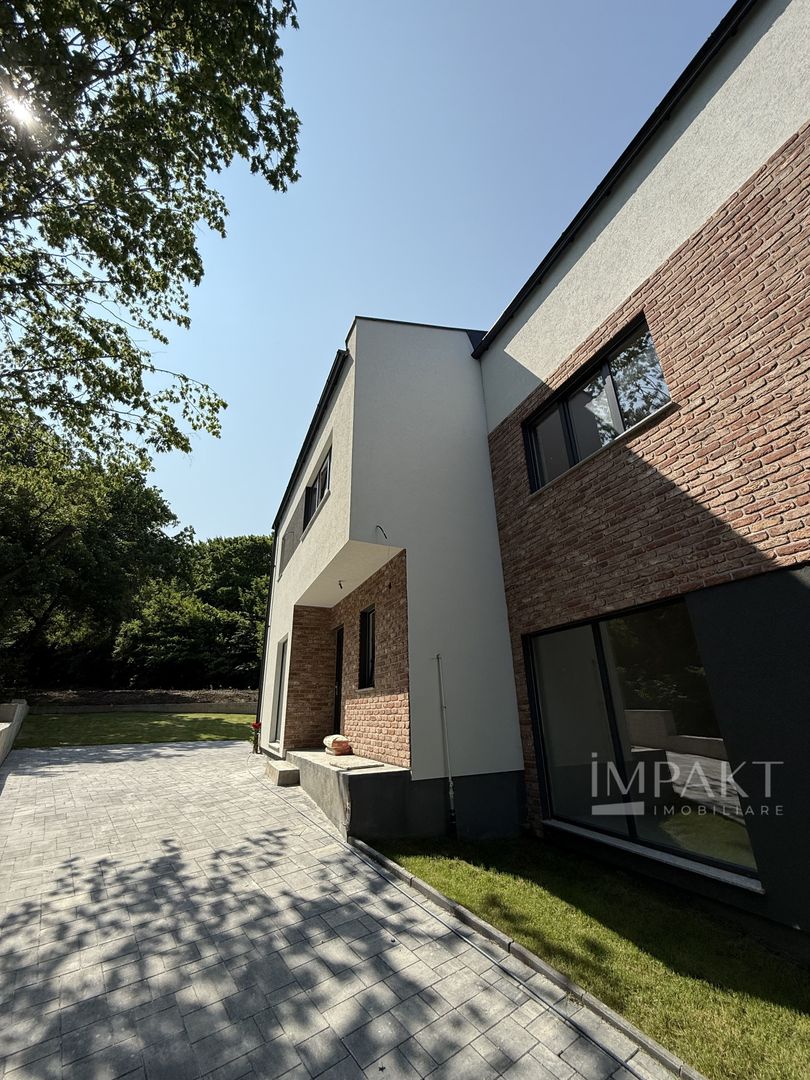 Case cuplate la liziera padurii , ideale pentru 2 familii ! - Poză 5