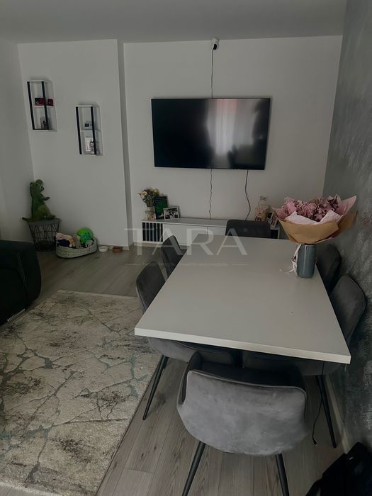 Apartament spațios cu 2 camere și balcon generos în Baciu - Poză 2