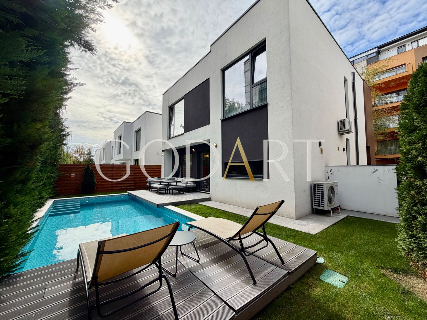 Vilă individuală de lux | Piscină privată | 4 dormitoare | Erou Iancu - Poză 1