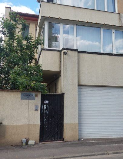 Casa Titulescu cu parcare privata -posibilitate extindere curte pana la 500 mp - Poză 1