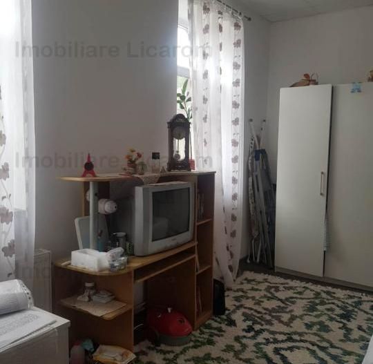 Corp de casa Blumana, zona str Lunga,curte,pod,beci. - Poză 9