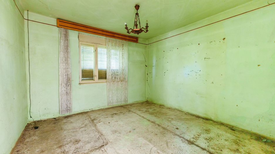 Casă cu potențial în Iratoș - Poză 26