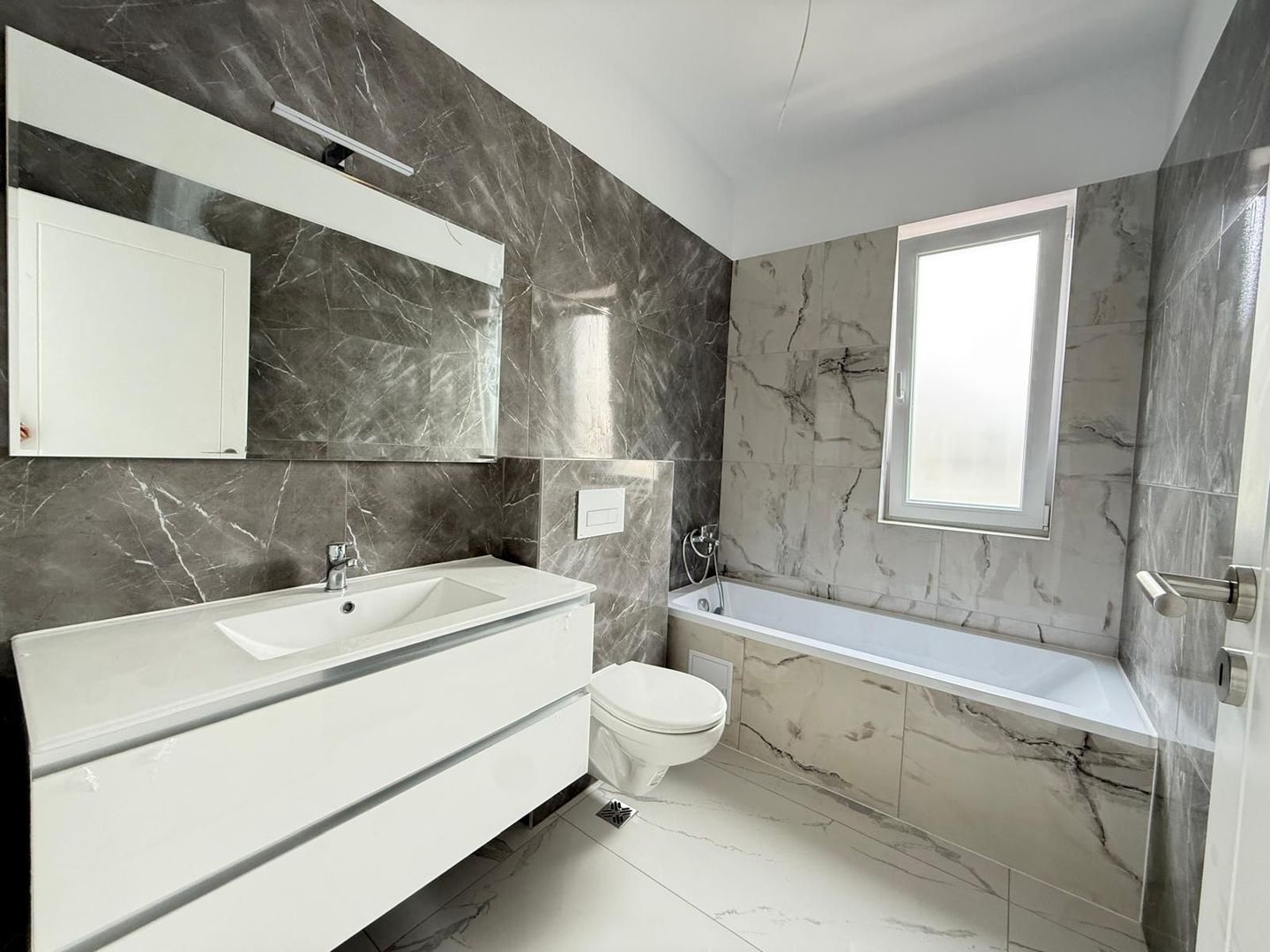 Comision 0! 3 camere.  Etaj 1. Asfalt. - Poză 5