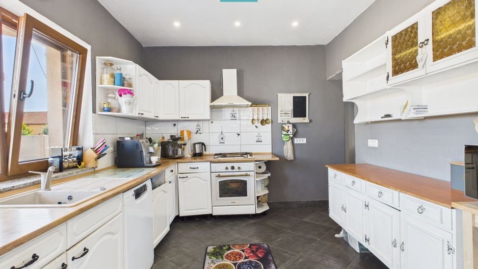 Casă modernă cu 6 camere în Vladimirescu - Poză 2