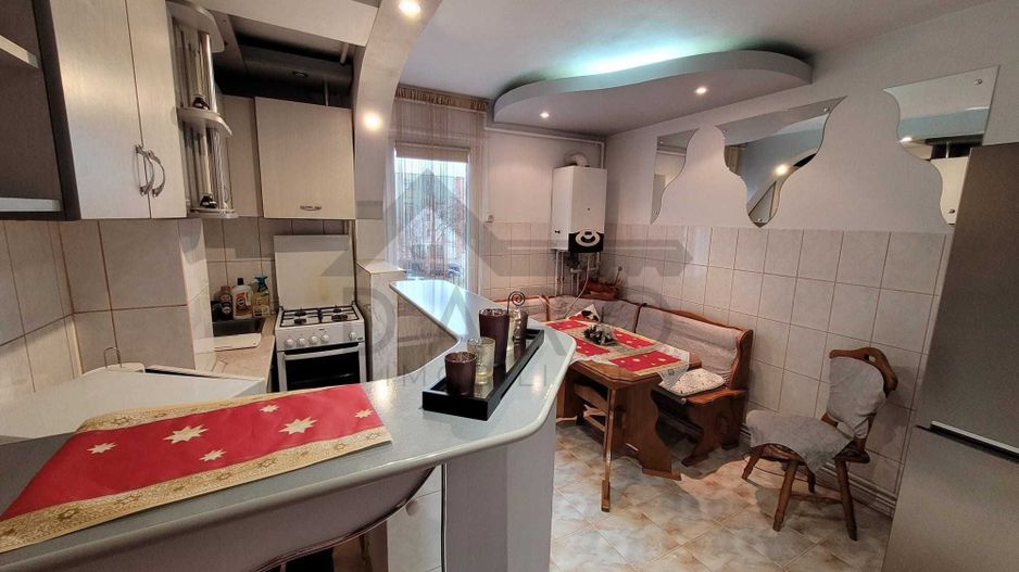Vand apartament cu 2 camere, etaj 1 pe Bulevardul Pandurilor - Poză 1