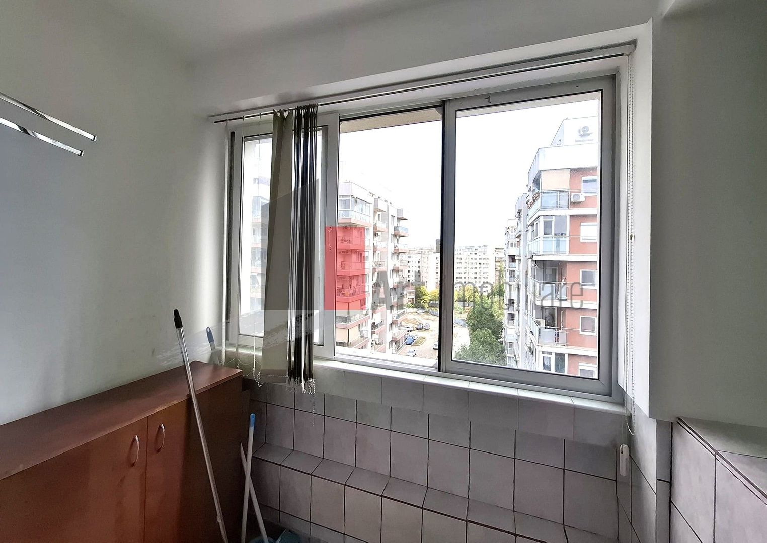 Gars. 31 mp, et 9/10, bloc reabilitat, instalații refăcute, mobilată și utilată - Poză 14