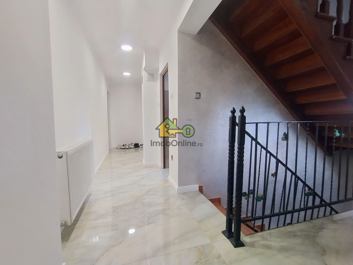 Vilă elegantă cu design luxos și grădină superb amenajată în Șag - Poză 23